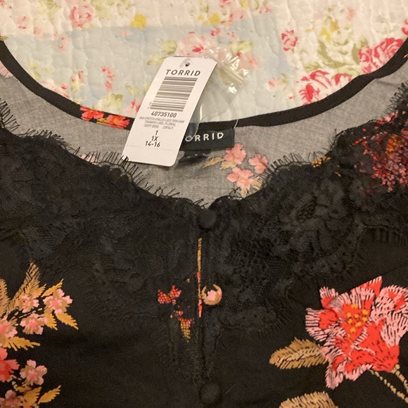 Torrid Ava Stretch Challis Shirt NWT - Picture 3 of 4
